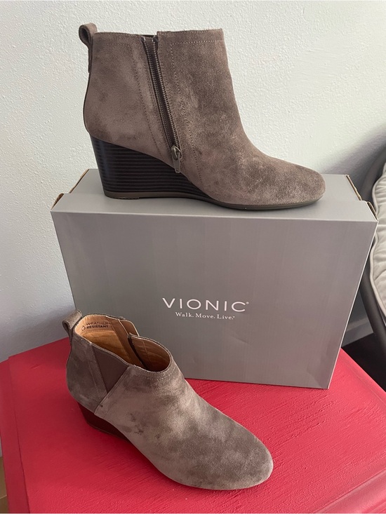 Vionic Shoes - Vionic Parkwood Paloma Greige Suede Wedge Ankle Booties NIB Size 9